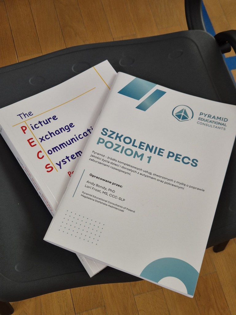 Szkolenie z komunikacji alternatywnej PECS w SOSW w Brzozowie